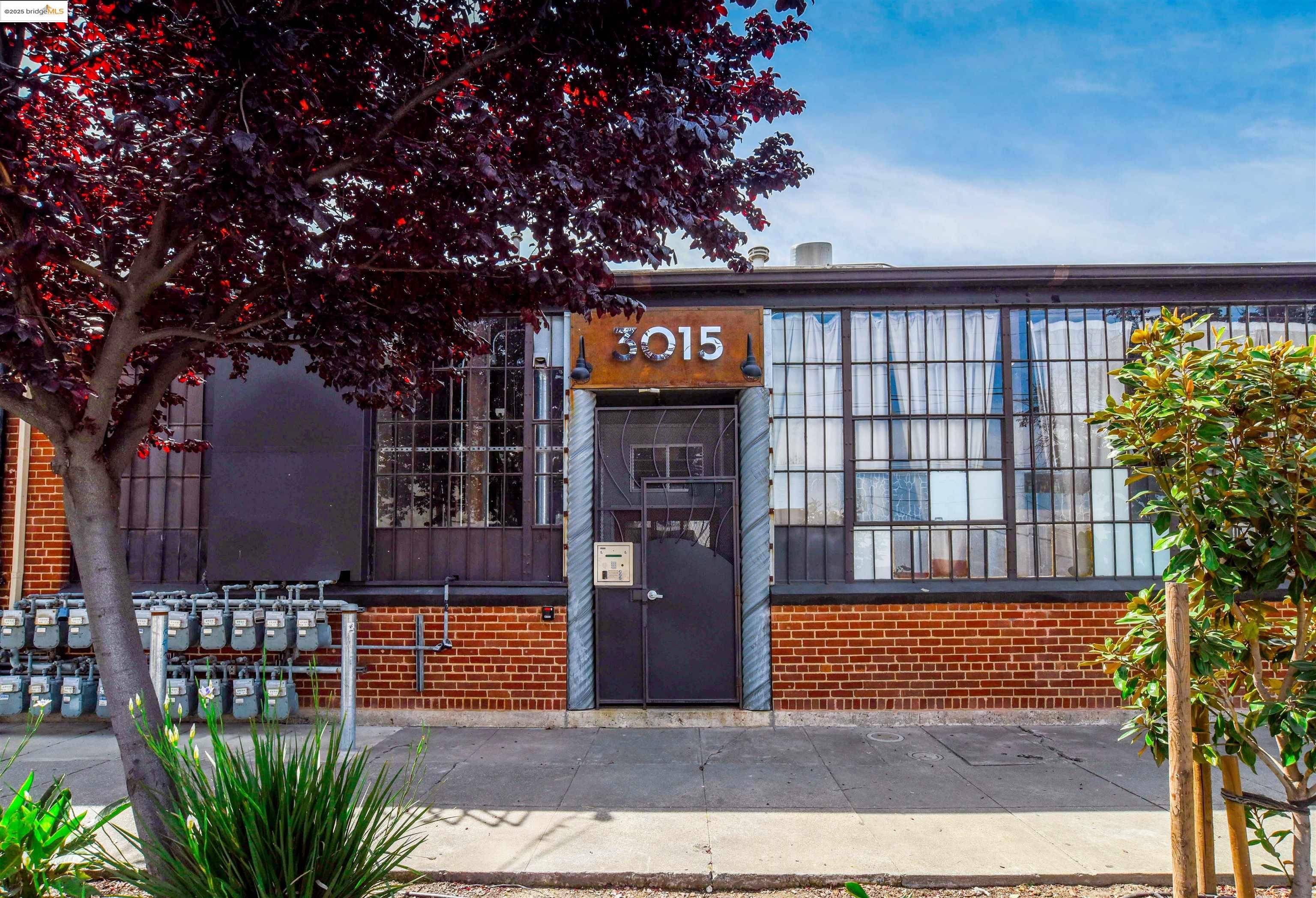 Oakland, CA 94608,3015 Myrtle ST #14
