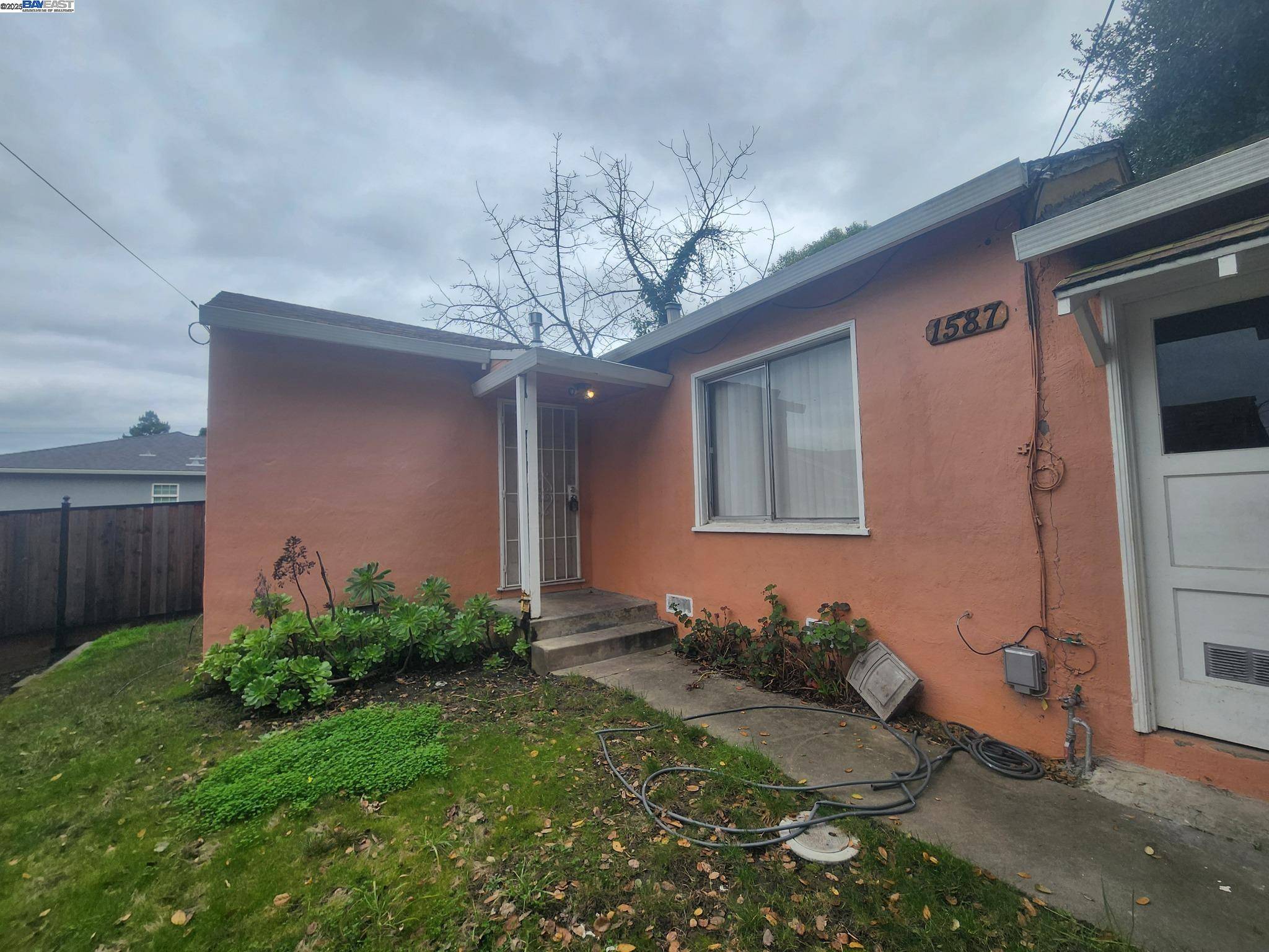 Hayward, CA 94541,1587 C St