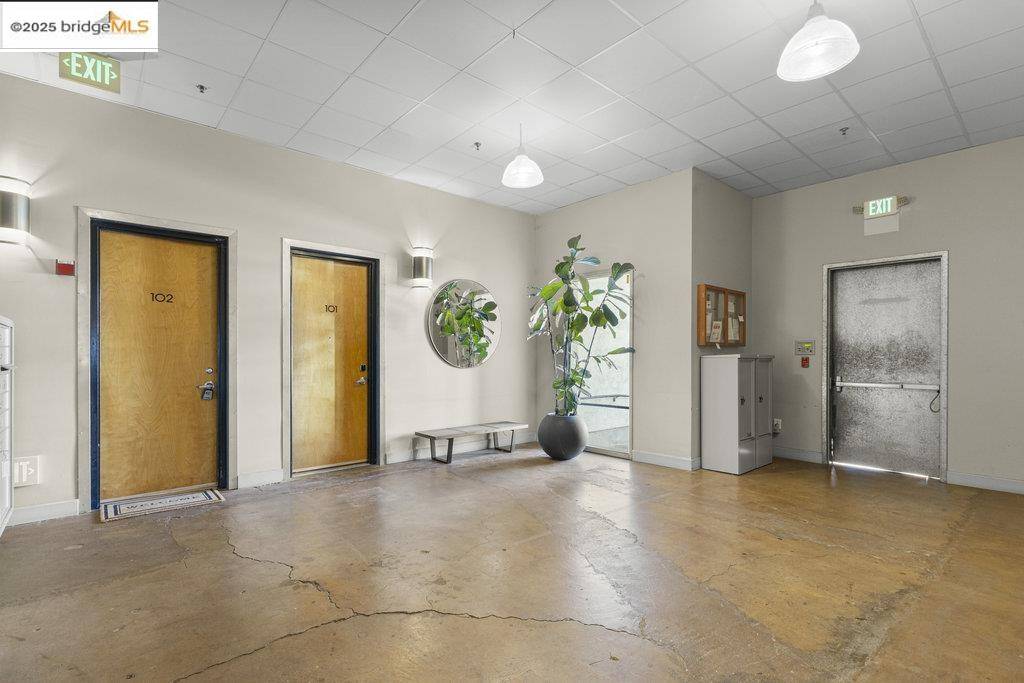 Oakland, CA 94606,1018 4Th Ave #102