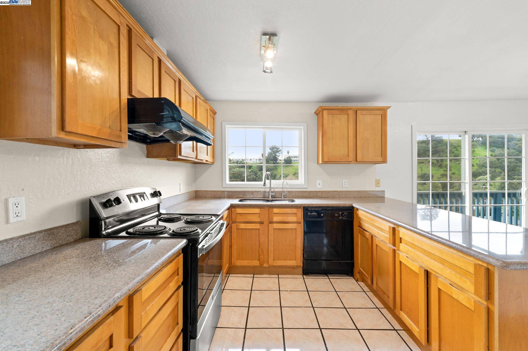 Oakland, CA 94605,9515 Castlewood St