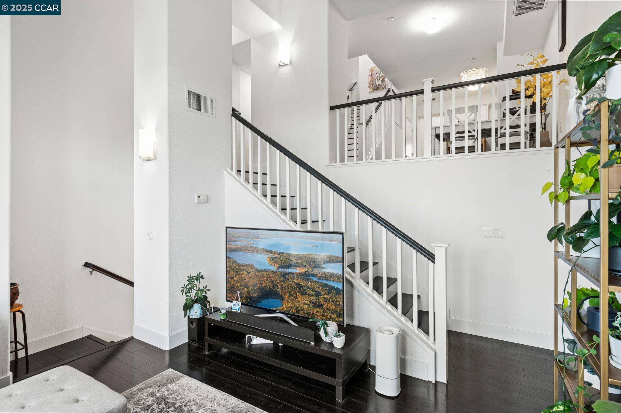 Oakland, CA 94605,6071 OLD QUARRY LOOP