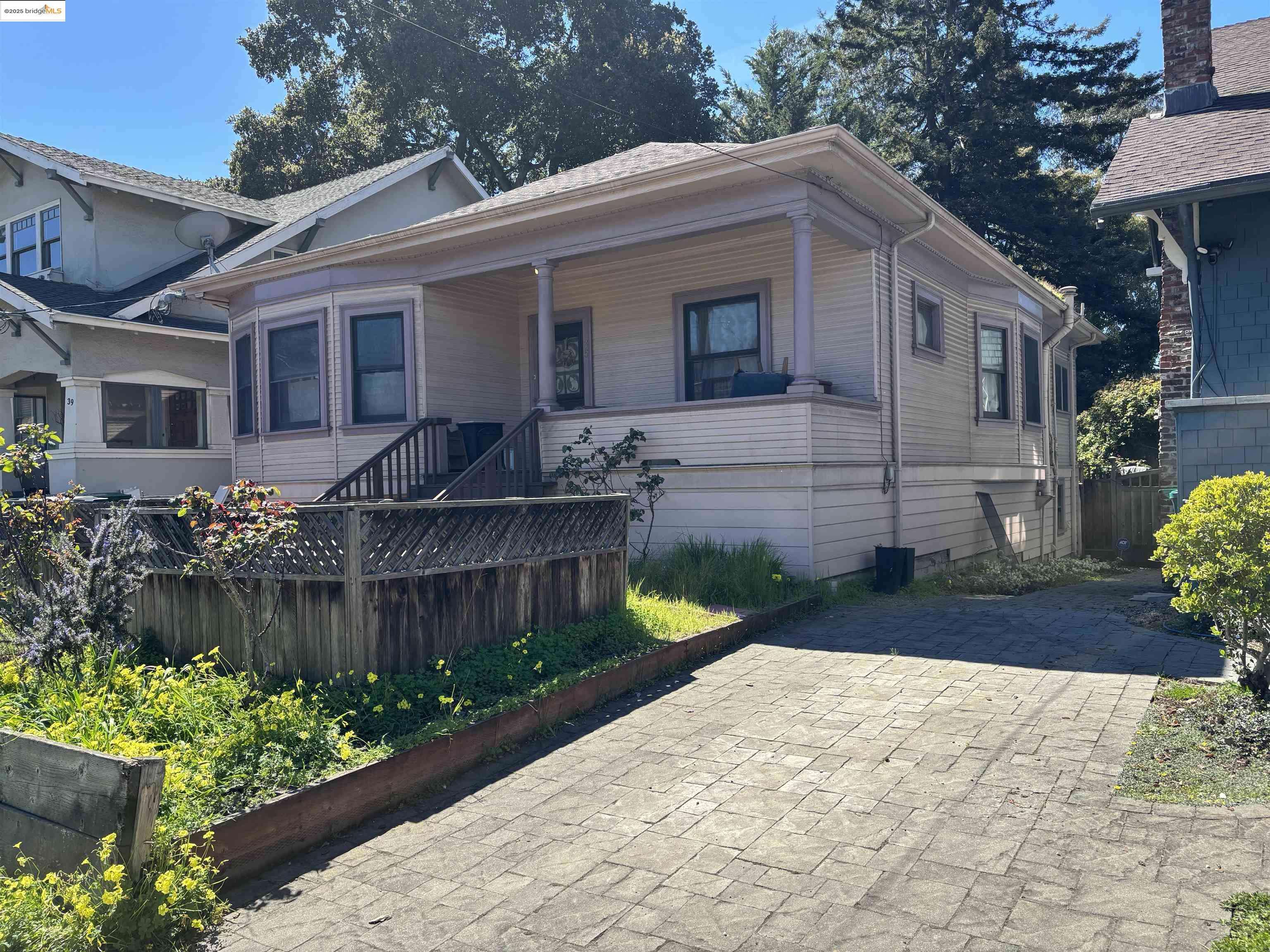Oakland, CA 94611,35 Randwick Ave
