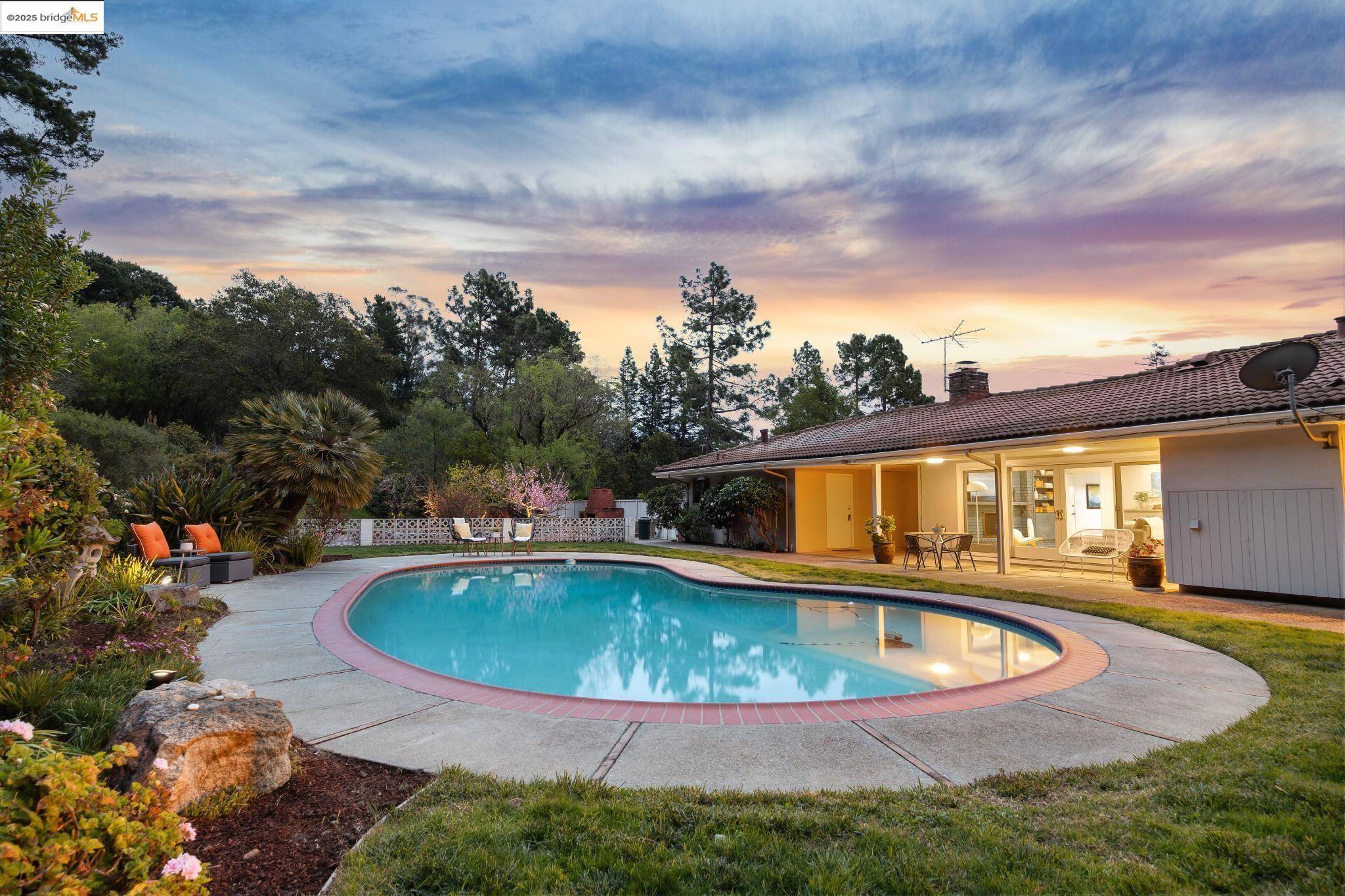 Oakland, CA 94619,5484 Fernhoff Road