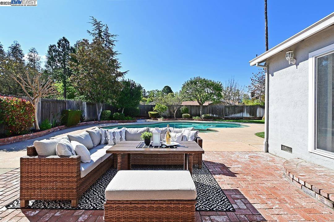 Pleasanton, CA 94566,573 Junipero St