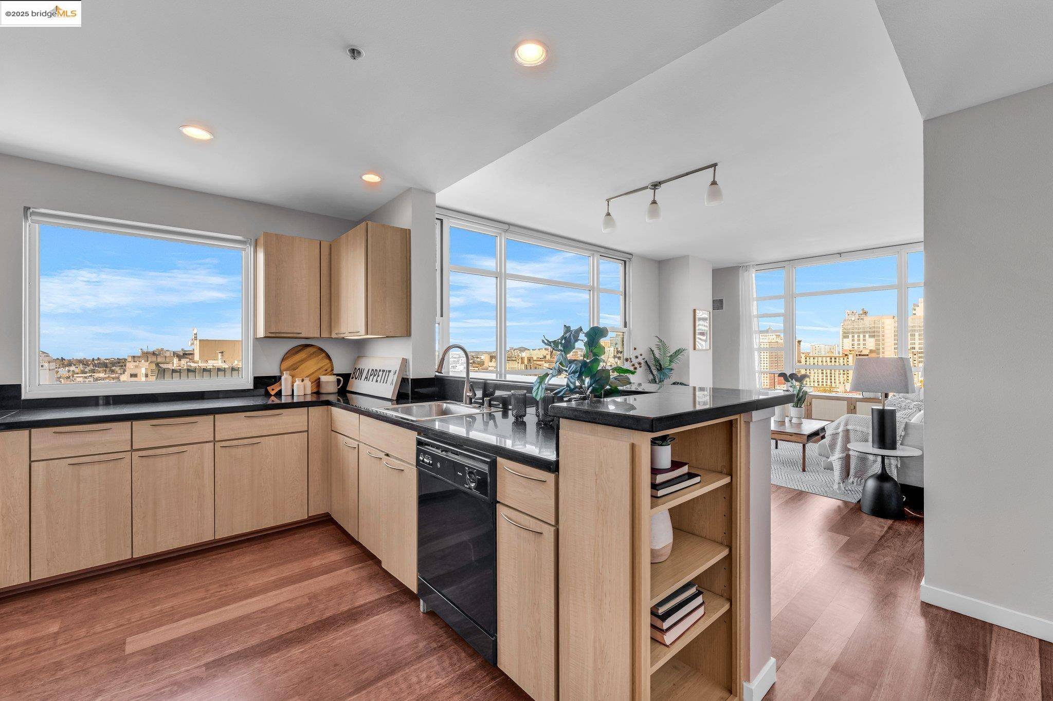 Oakland, CA 94612,1 Lakeside Dr #1803