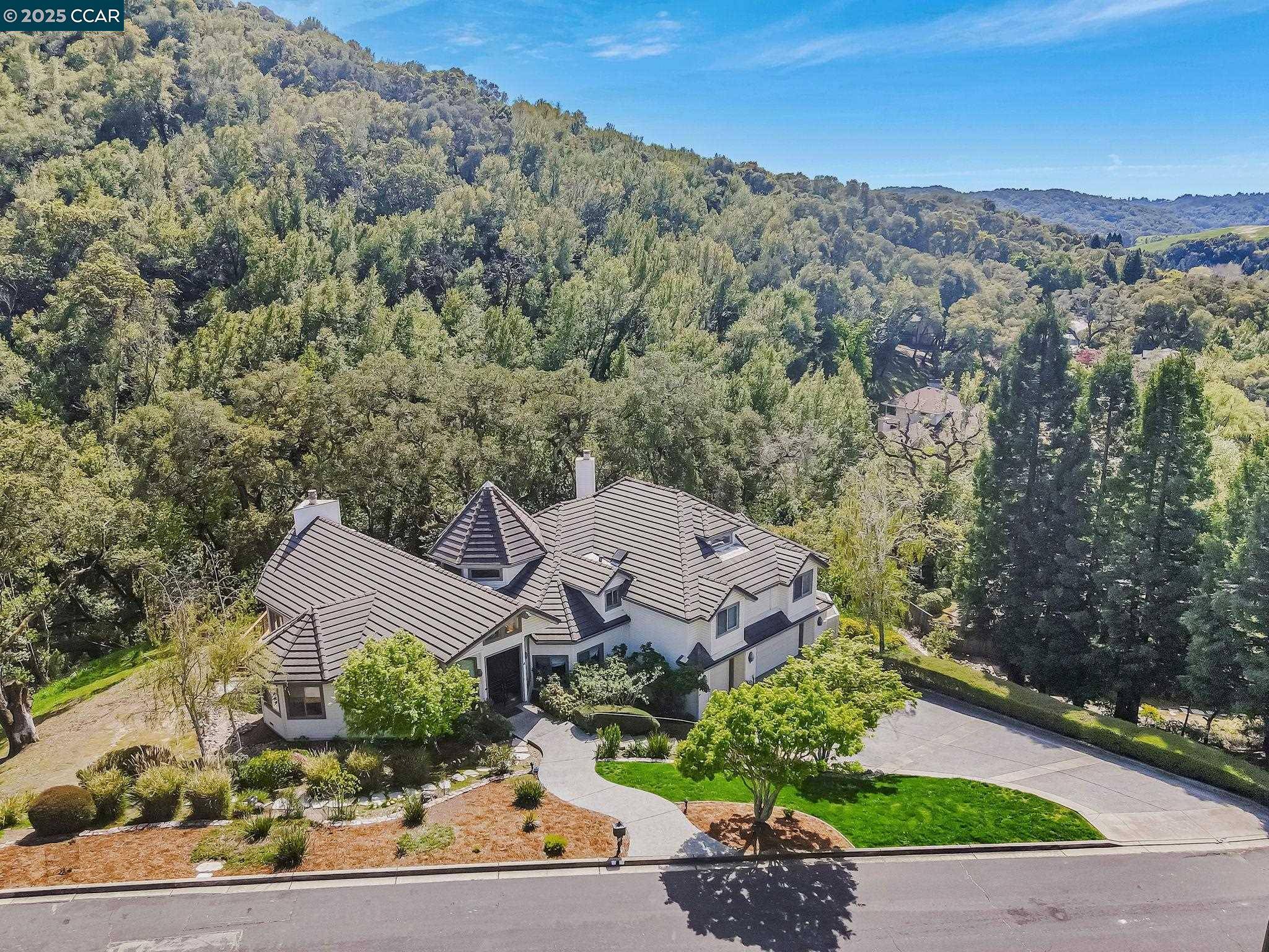 Moraga, CA 94556,4 Julianna Ct