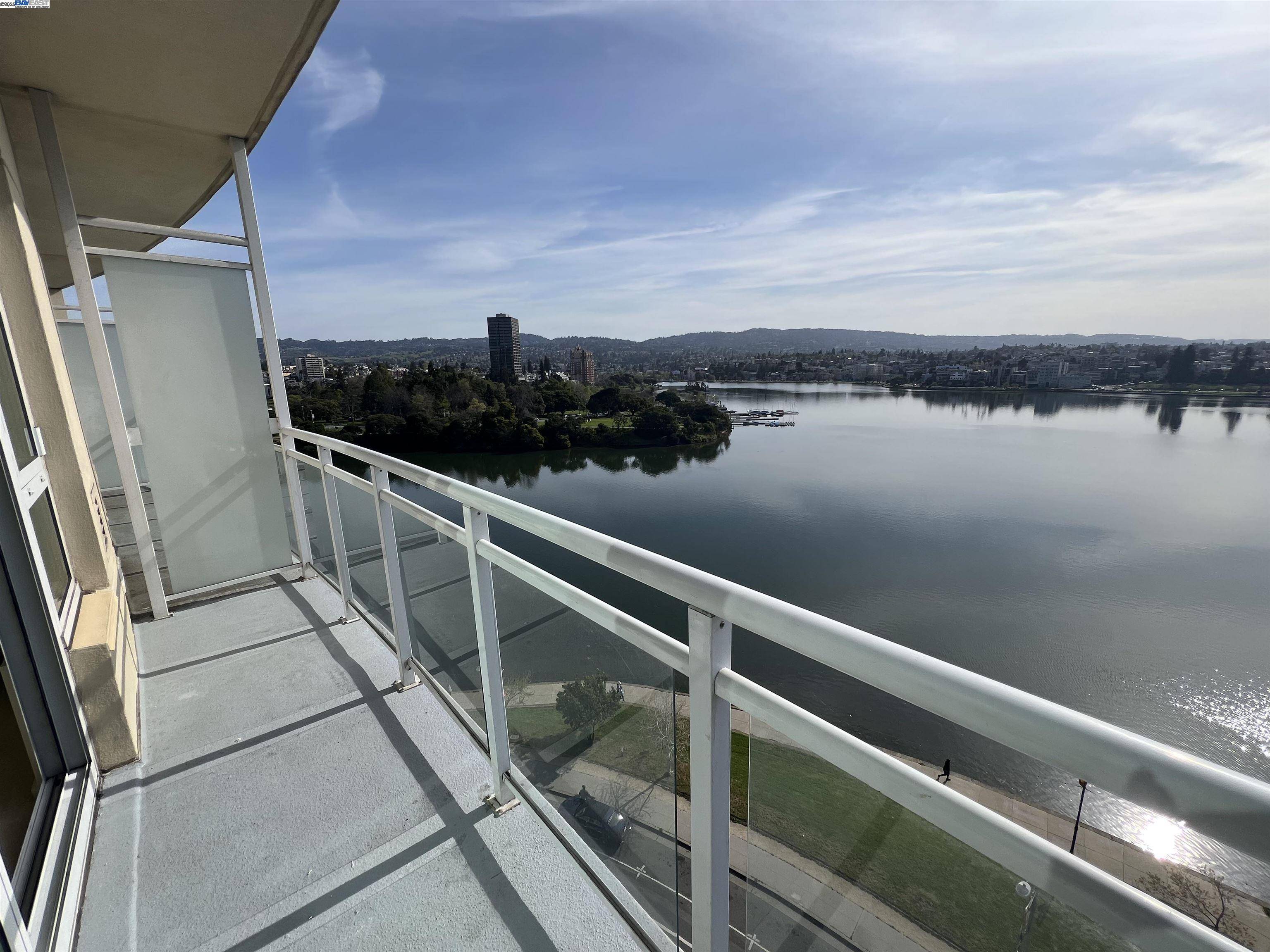 Oakland, CA 94612,1 Lakeside Dr #916