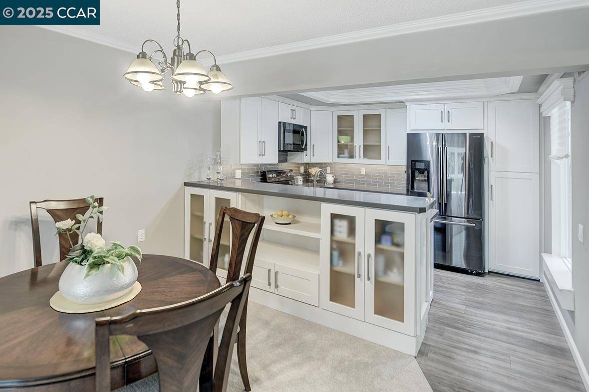 Walnut Creek, CA 94595,1708 Oakmont Dr #1