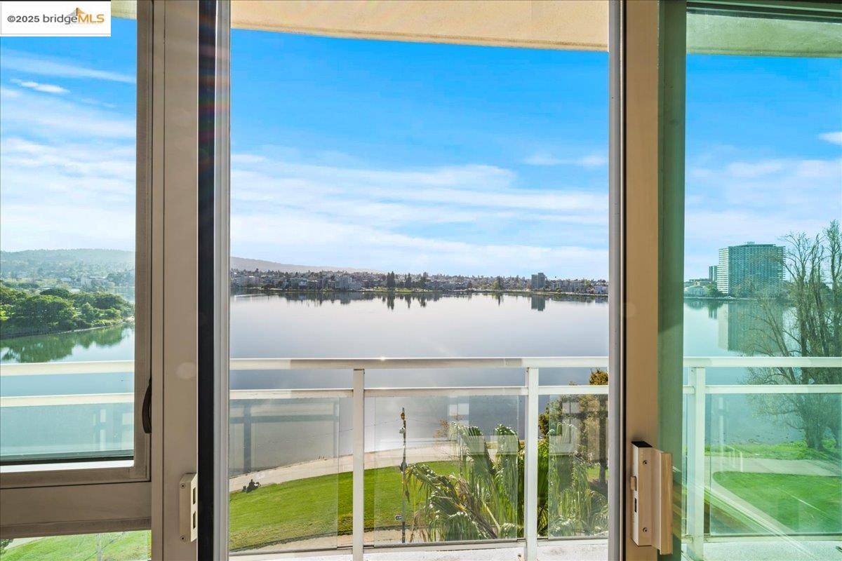 Oakland, CA 94612,1 Lakeside Dr #616
