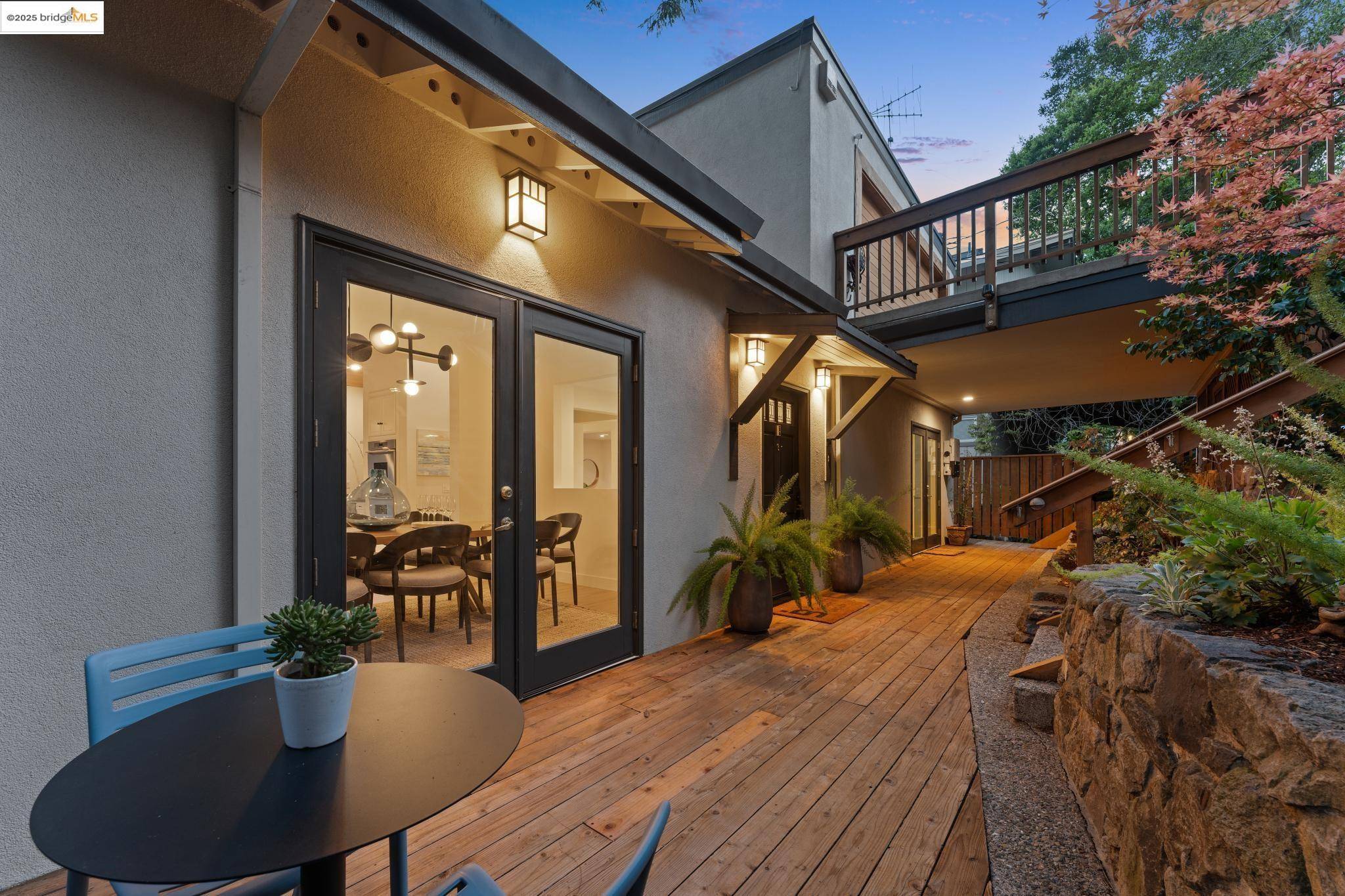 Oakland, CA 94611,6166 Valley View Rd