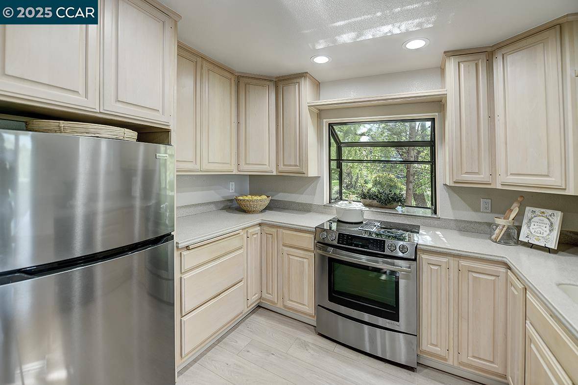 Walnut Creek, CA 94595,3112 Tice Creek Dr #1