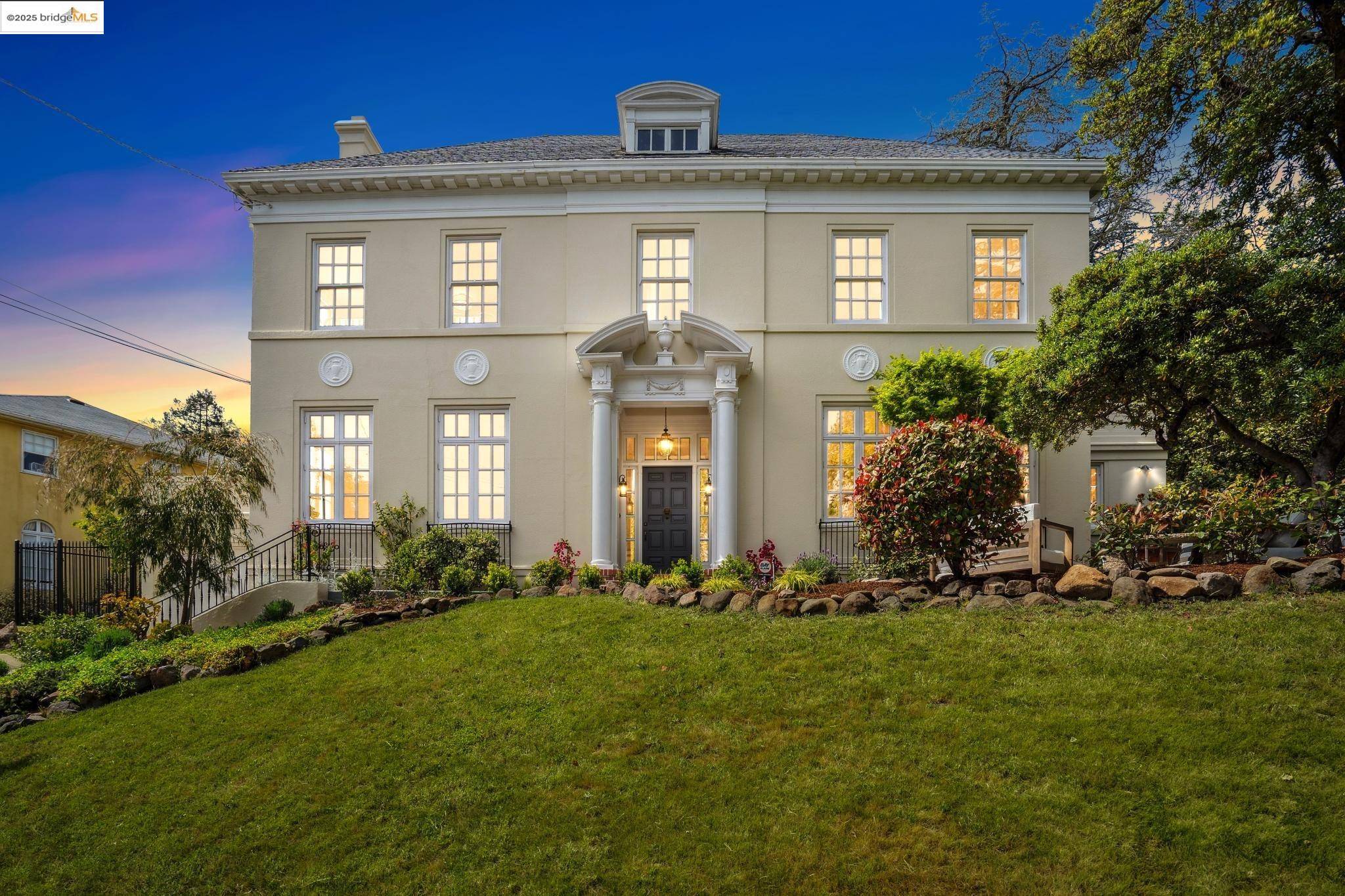 Oakland, CA 94610,858 Rosemount Rd