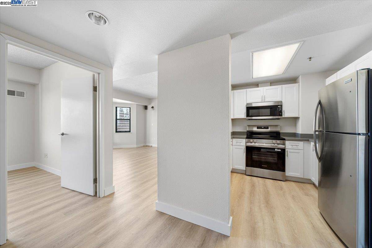 Oakland, CA 94607,988 Franklin St #1503