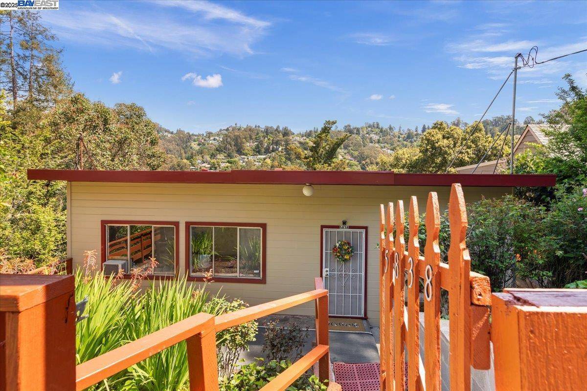 Oakland, CA 94611,5838 Nottingham Dr