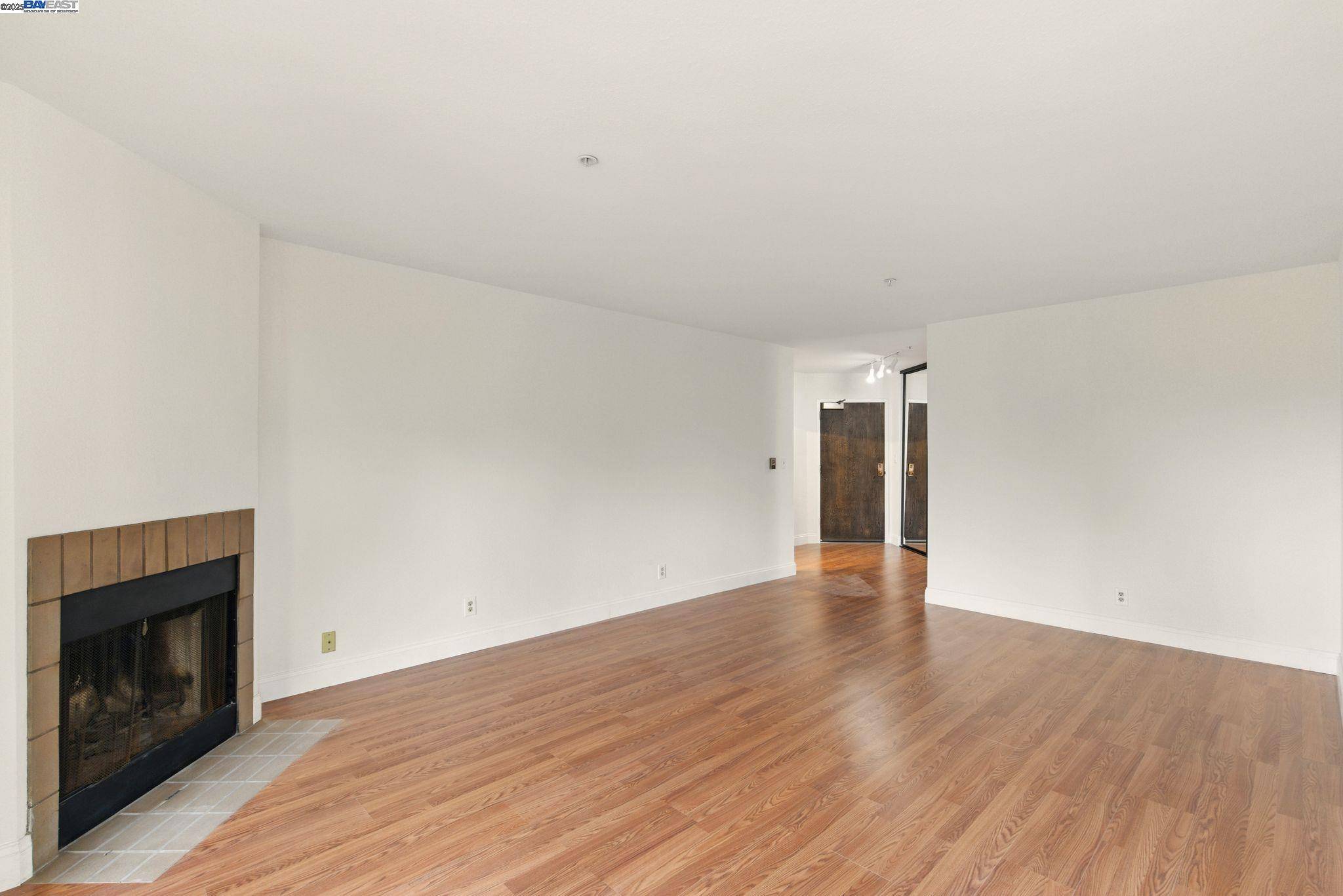 Oakland, CA 94610,245 Perkins St #33