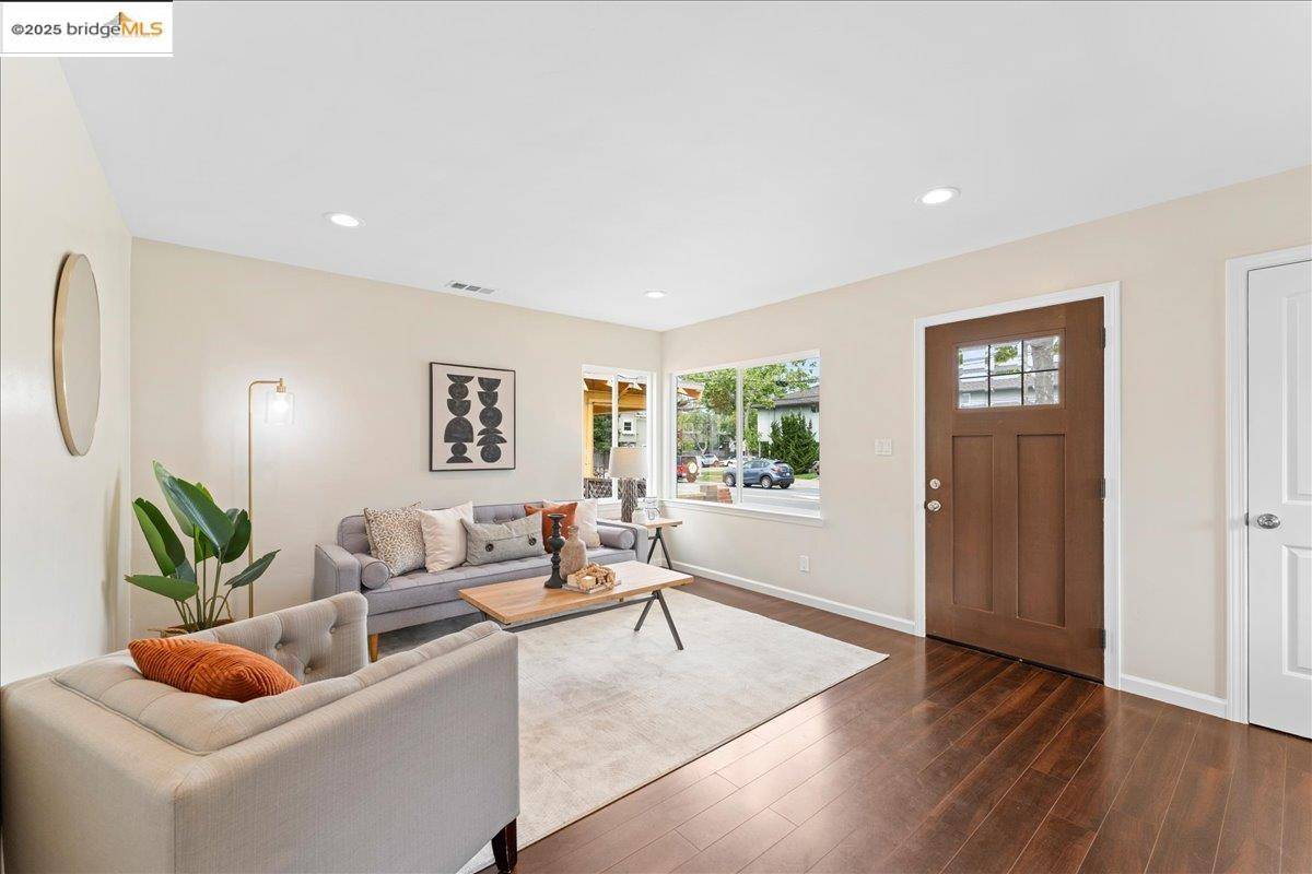 Berkeley, CA 94710,2208 6Th St