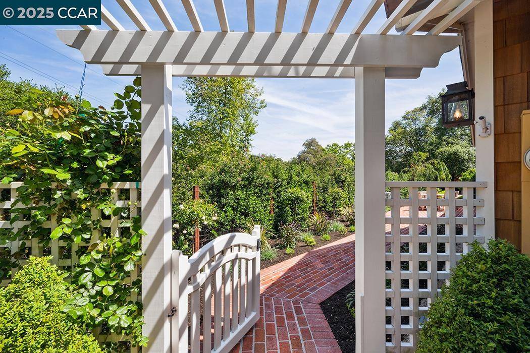 Orinda, CA 94563,6 Snowberry Ln