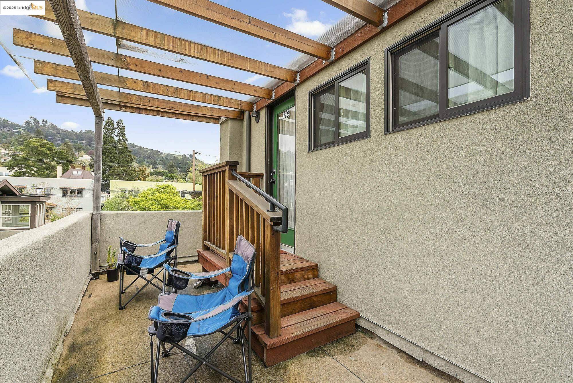 Berkeley, CA 94709,2215 Cedar St