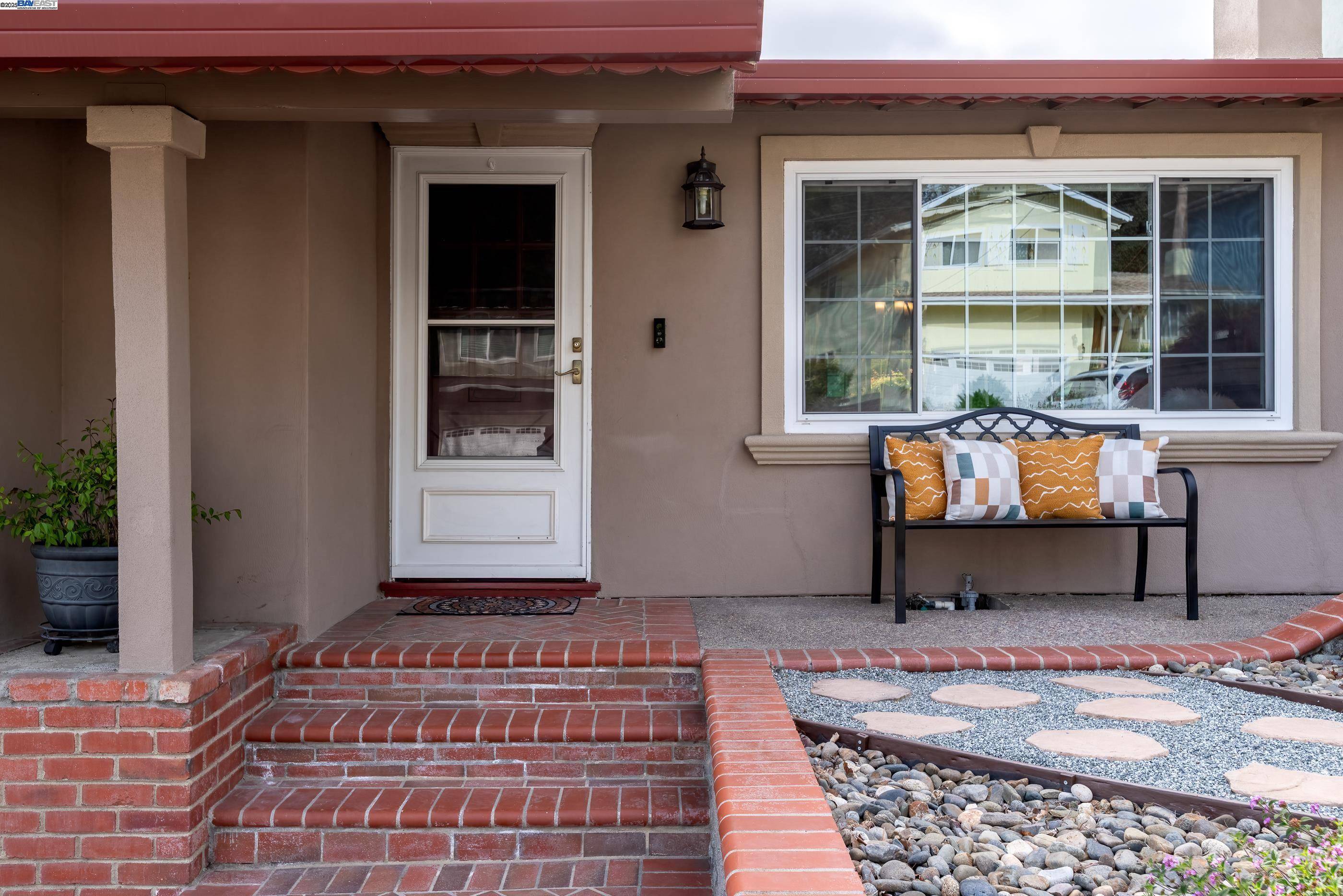 Castro Valley, CA 94546,18433 OGILIVE DR.