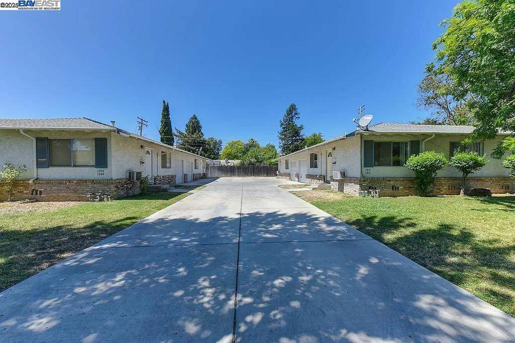 Davis, CA 95616,1313-15 F St