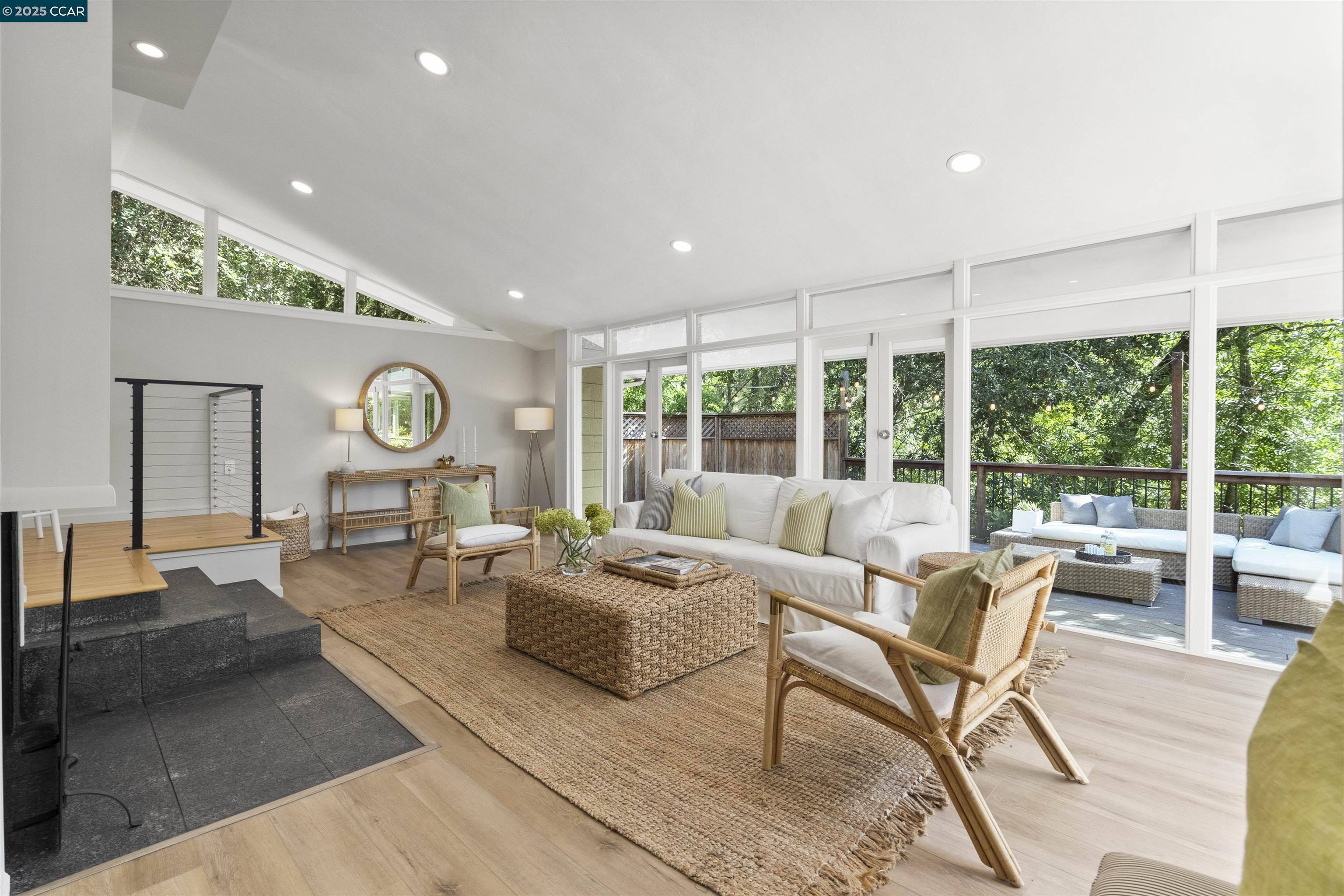 Orinda, CA 94563,8 La Campana Rd