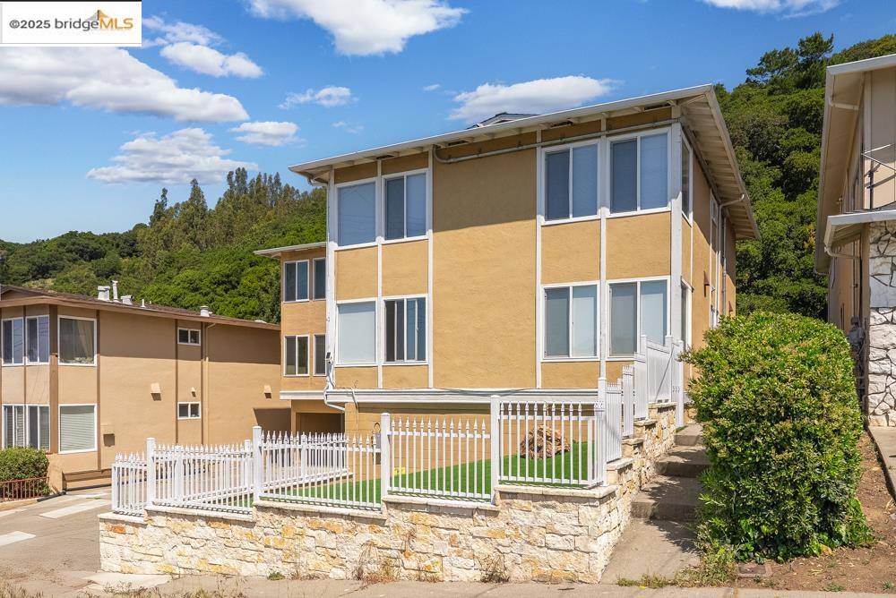 Oakland, CA 94605,8079 Greenridge Dr