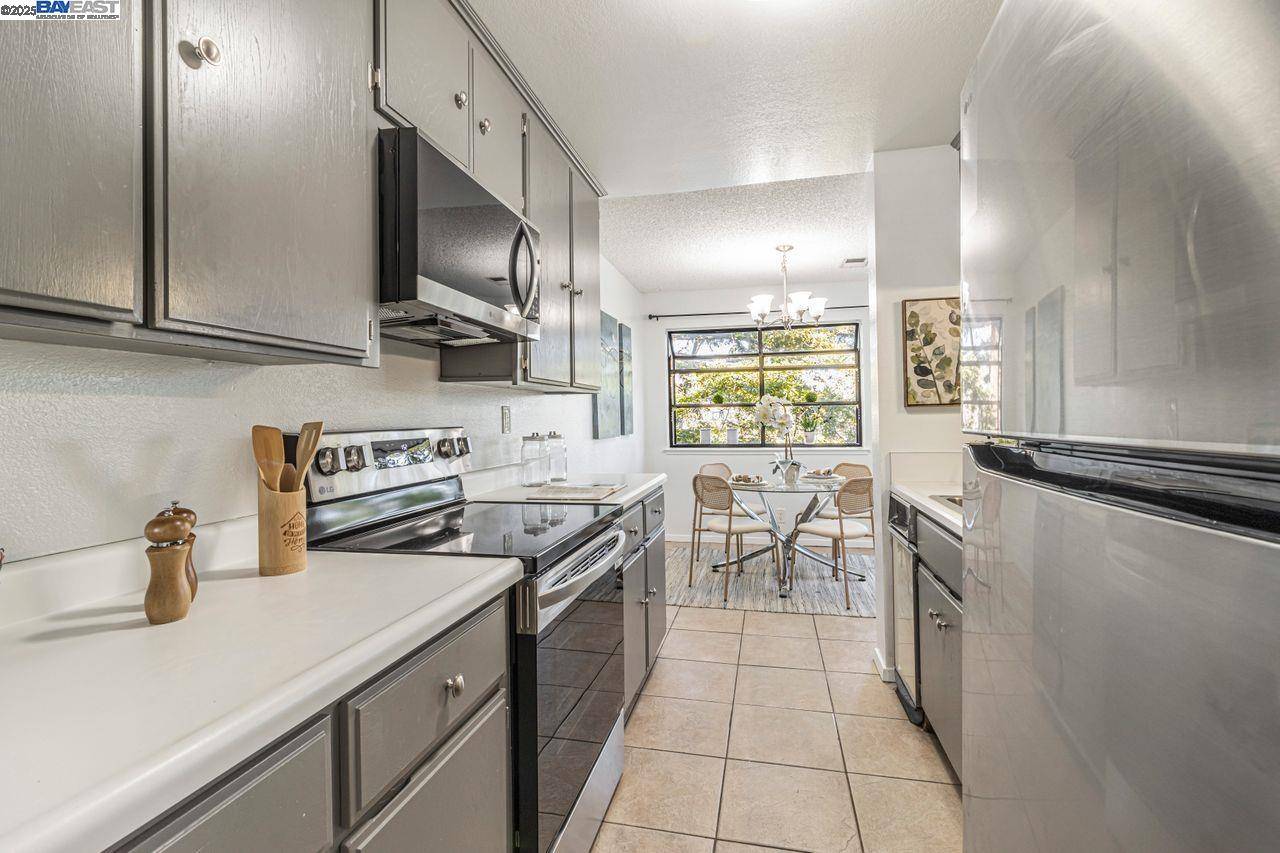 Hayward, CA 94546,21095 Gary Dr. #202