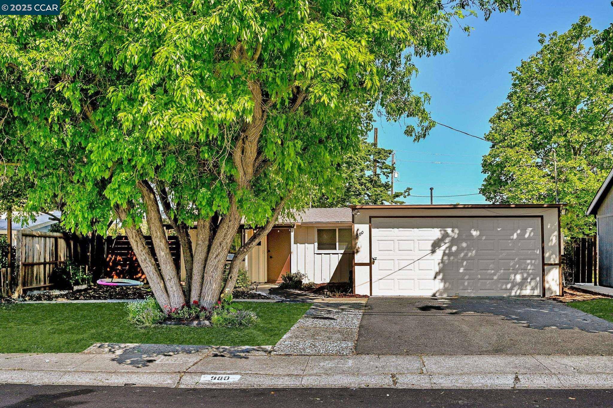 Pleasant Hill, CA 94523,980 Santa Lucia Dr