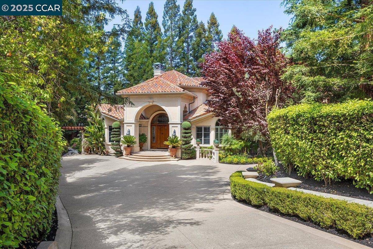 Alamo, CA 94507,172 East Ln