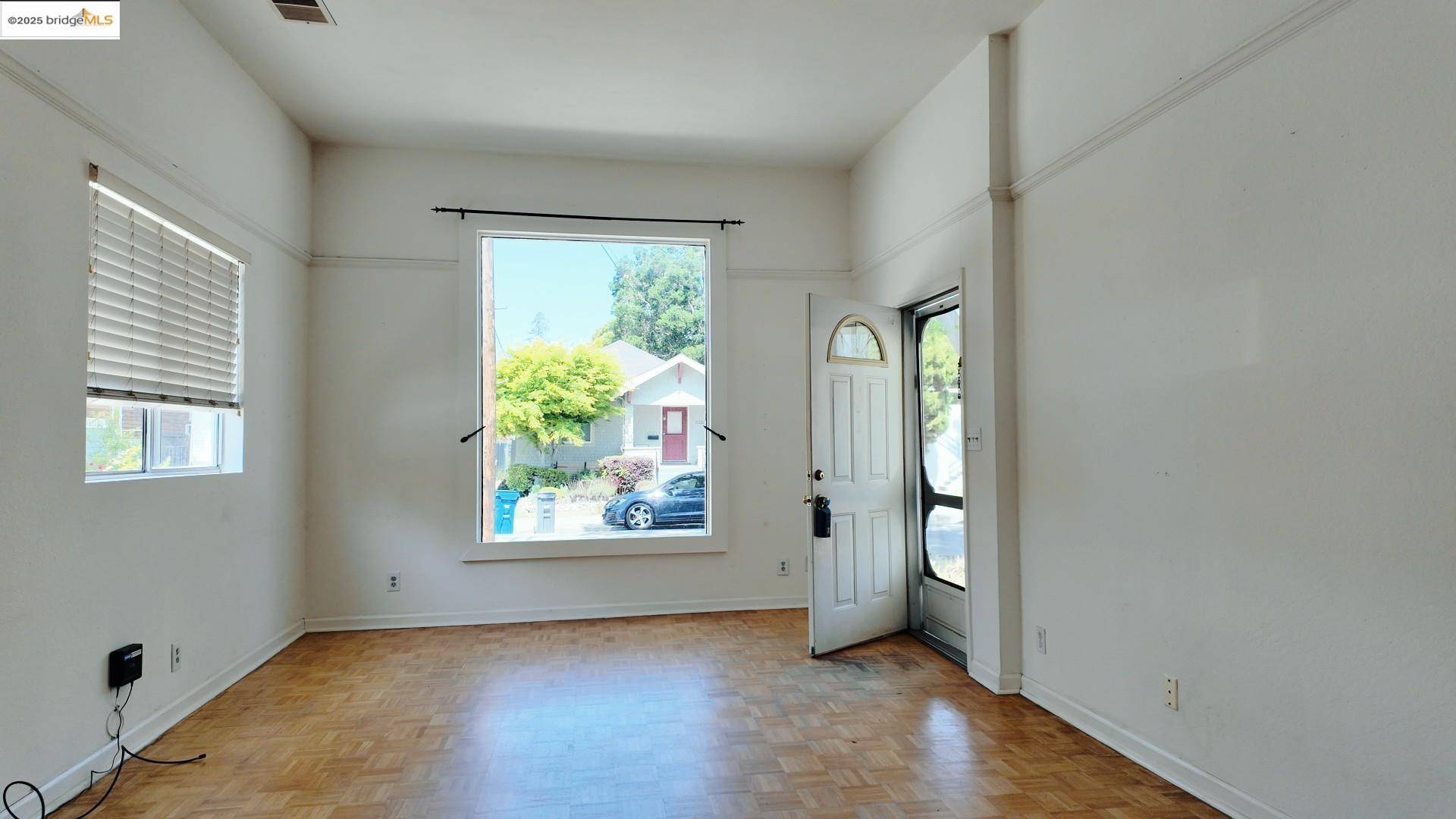 Alameda, CA 94501,1322 Court St