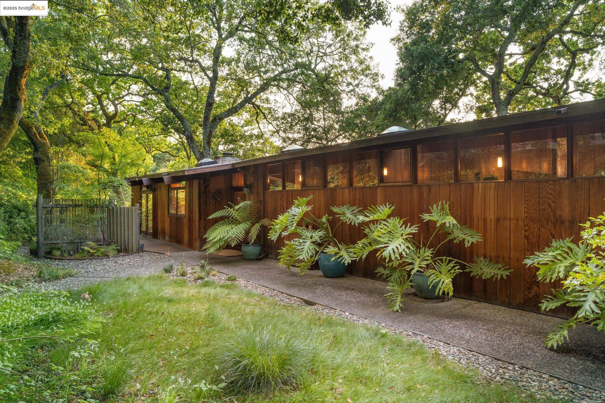 Orinda, CA 94563,1 Kittiwake Rd