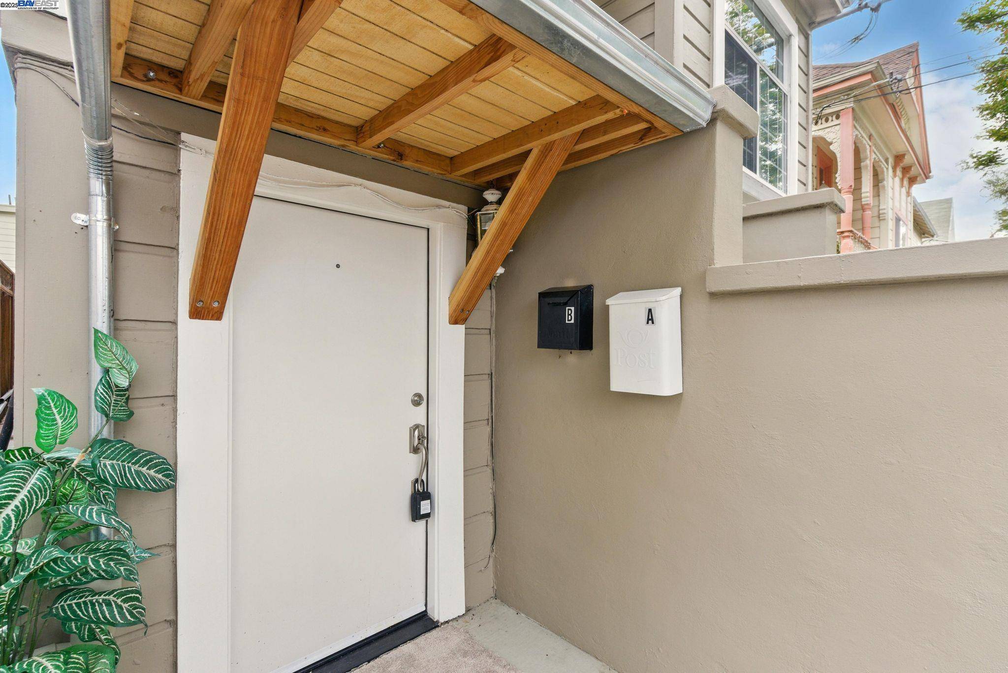 Alameda, CA 94501,711 Haight Ave