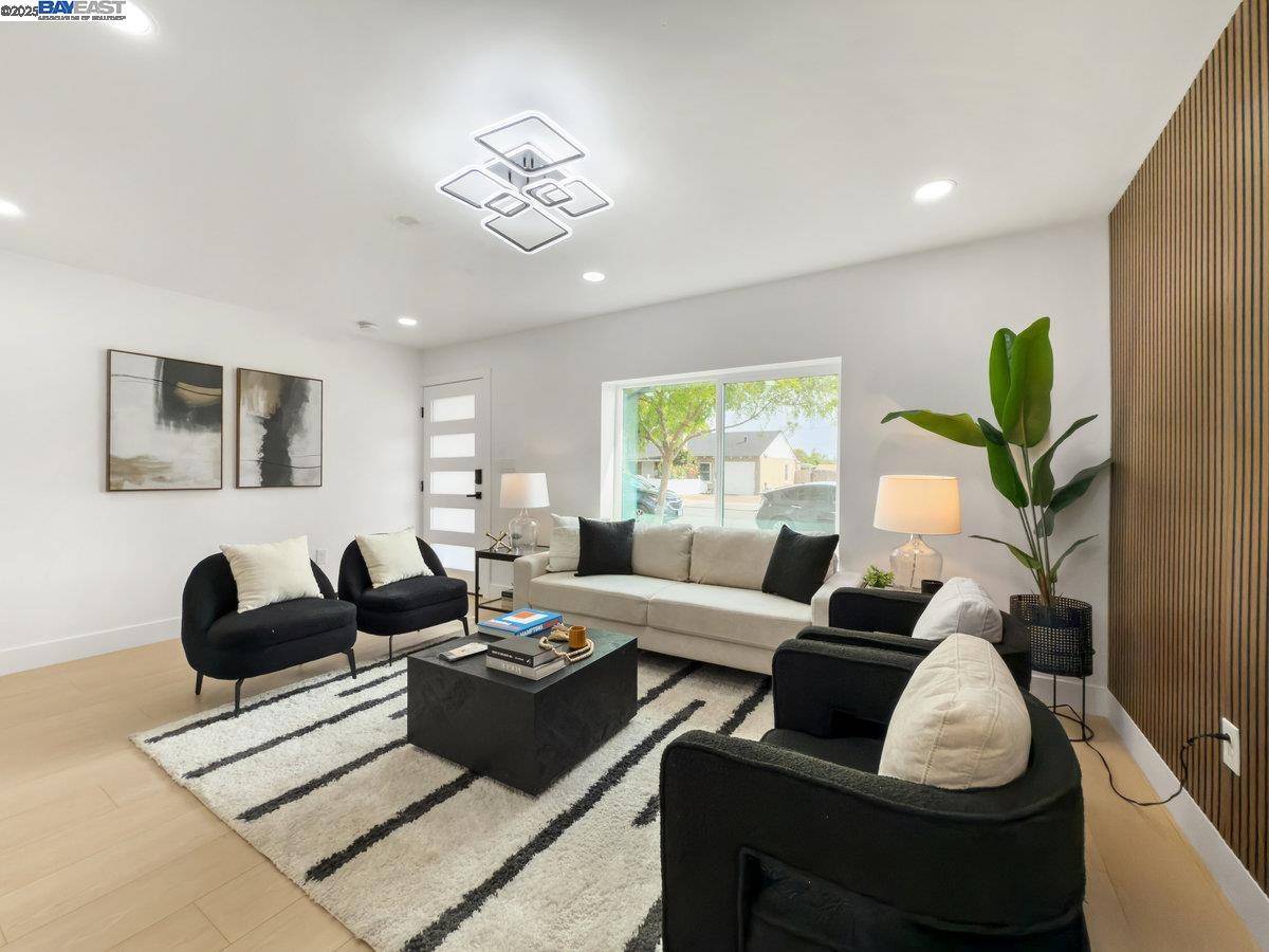 Redwood City, CA 94062,450 Lancaster Way