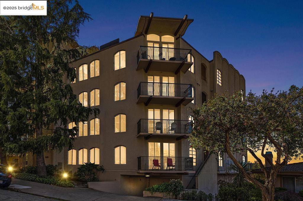 Oakland, CA 94618,5405 Carlton St #203