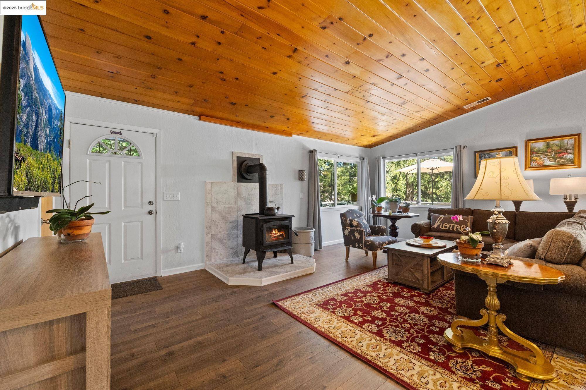Sonora, CA 95370,21570 Eel River Dr