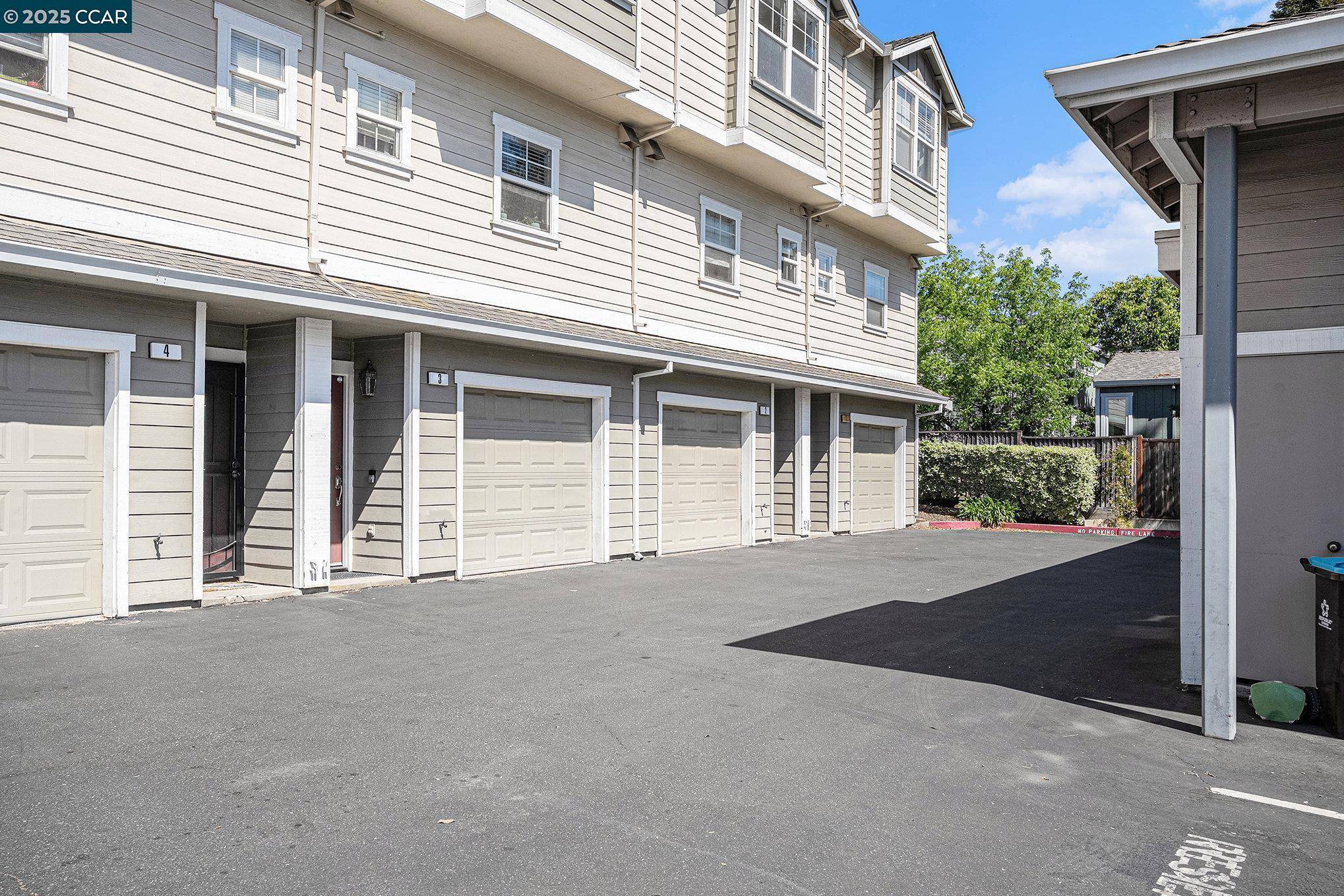 Martinez, CA 94553,2 Ashford Pl