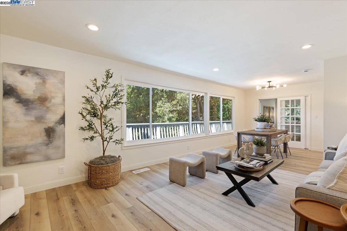 Orinda, CA 94563,21 Muth Dr