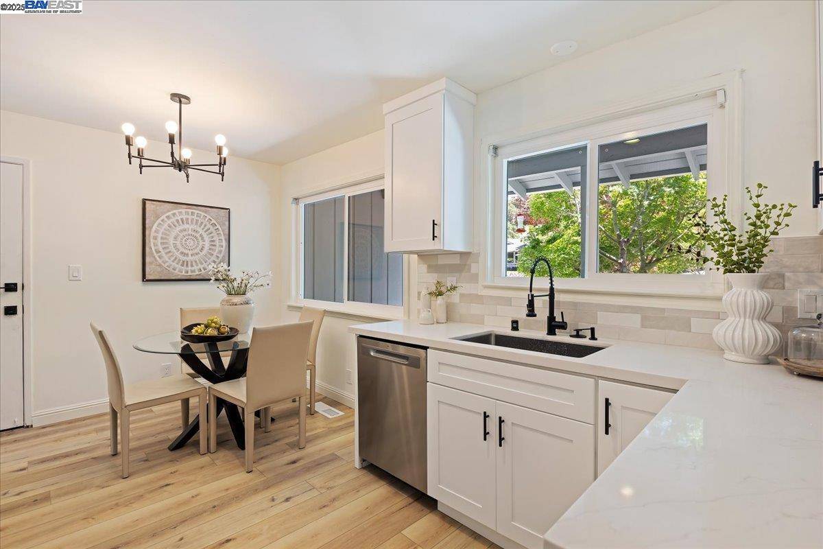 Orinda, CA 94563,21 Muth Dr