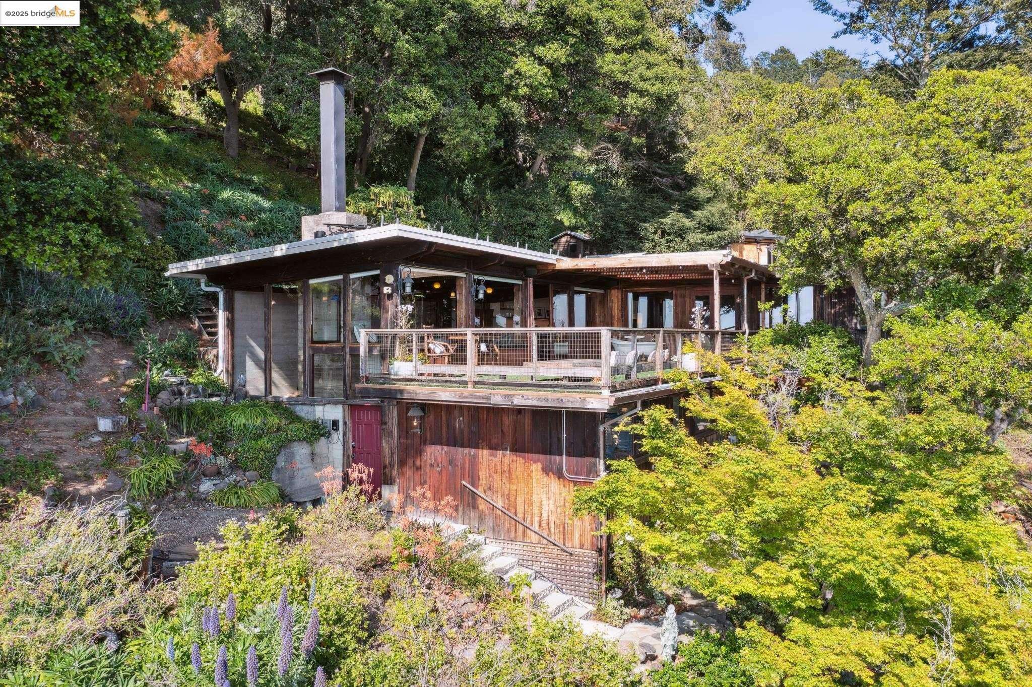 Berkeley, CA 94704,3326 Dwight Way