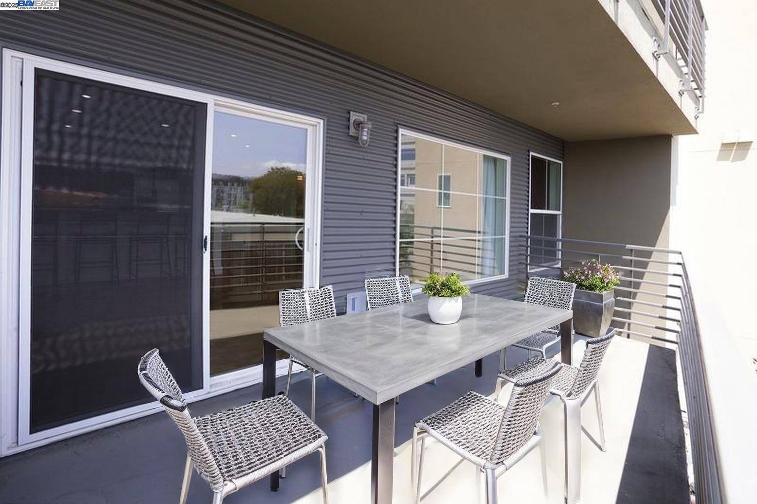Oakland, CA 94609,371 30th #201