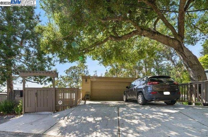 Oakland, CA 94611,2323 Mastlands Dr