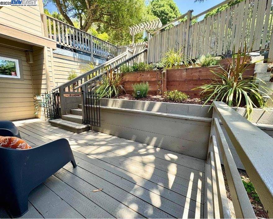 Oakland, CA 94611,2323 Mastlands Dr