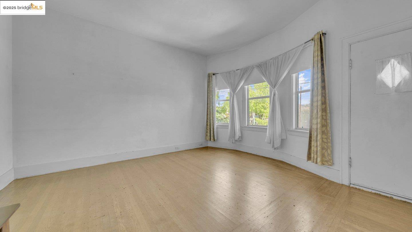 Oakland, CA 94618,413 Cavour St