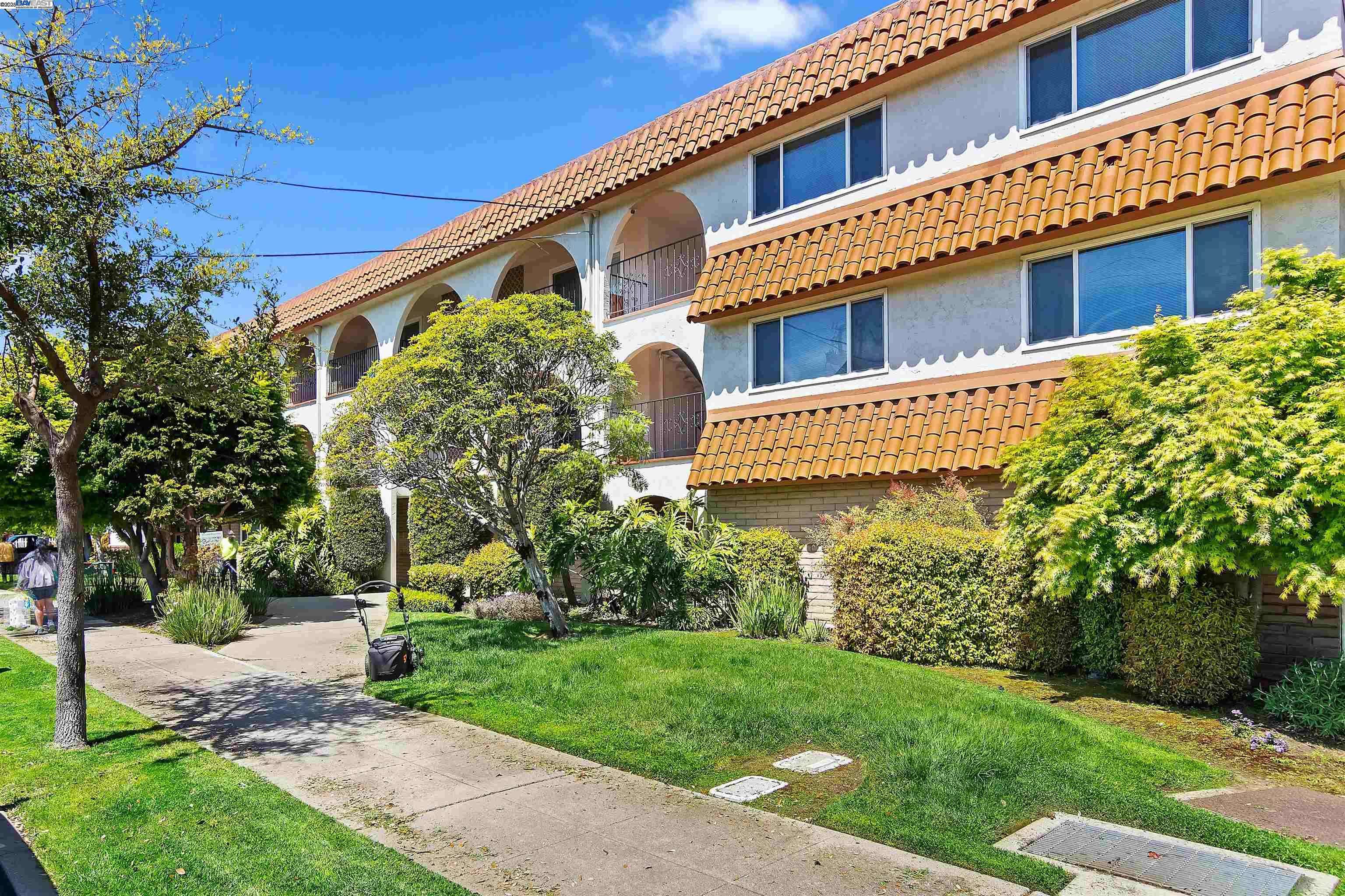 Alameda, CA 94501,2133 Santa Clara Ave #214