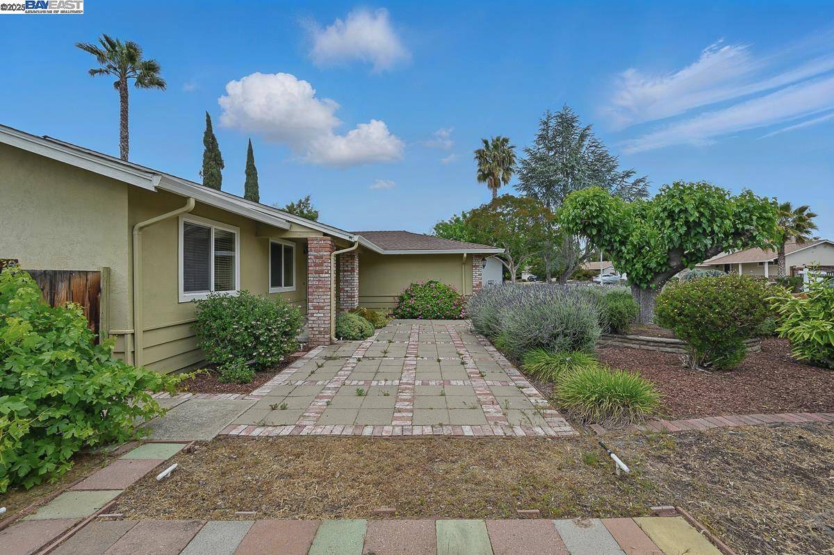 Livermore, CA 94550,889 Laguna St