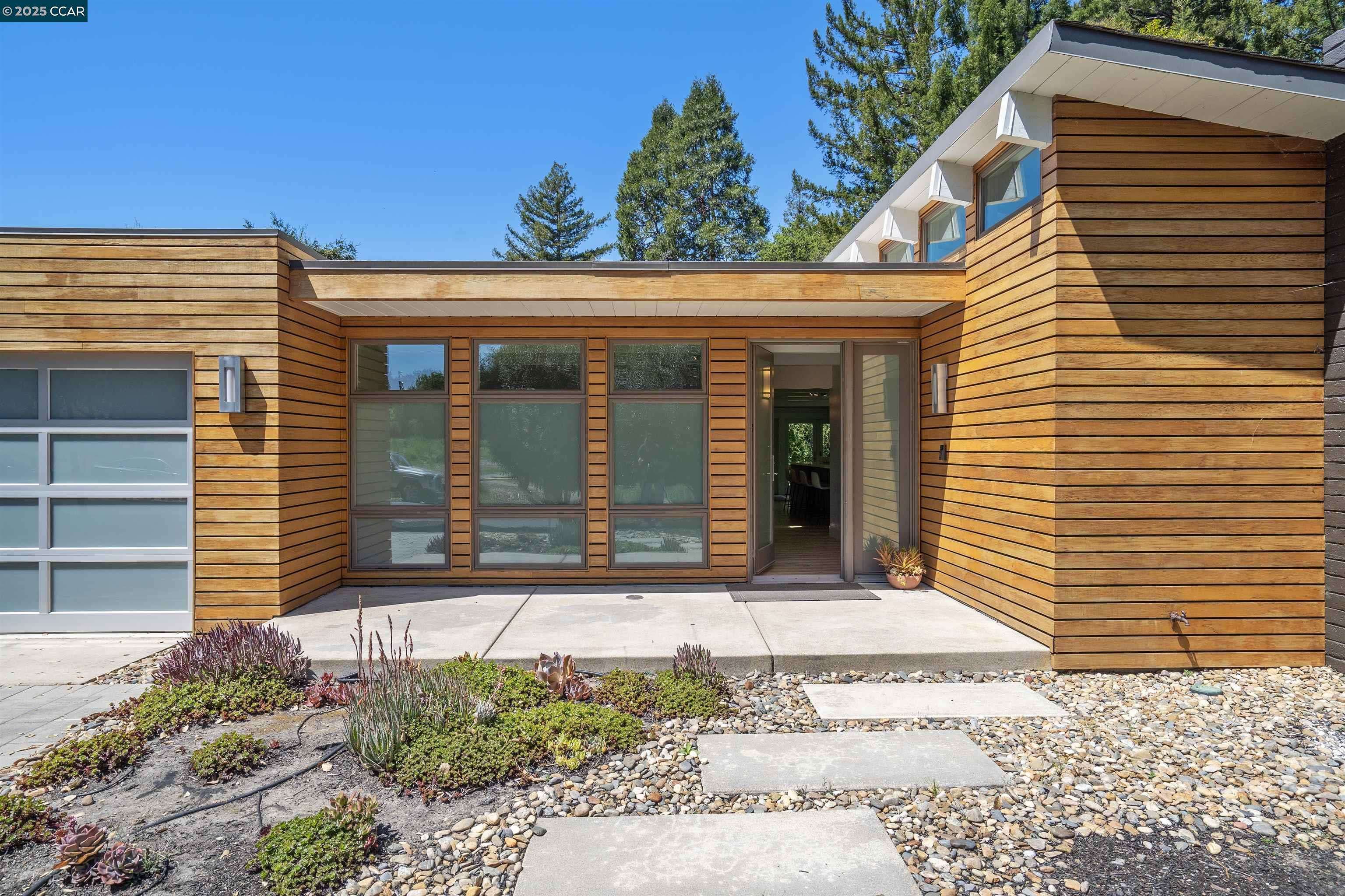 Orinda, CA 94549,18 Lavenida Dr