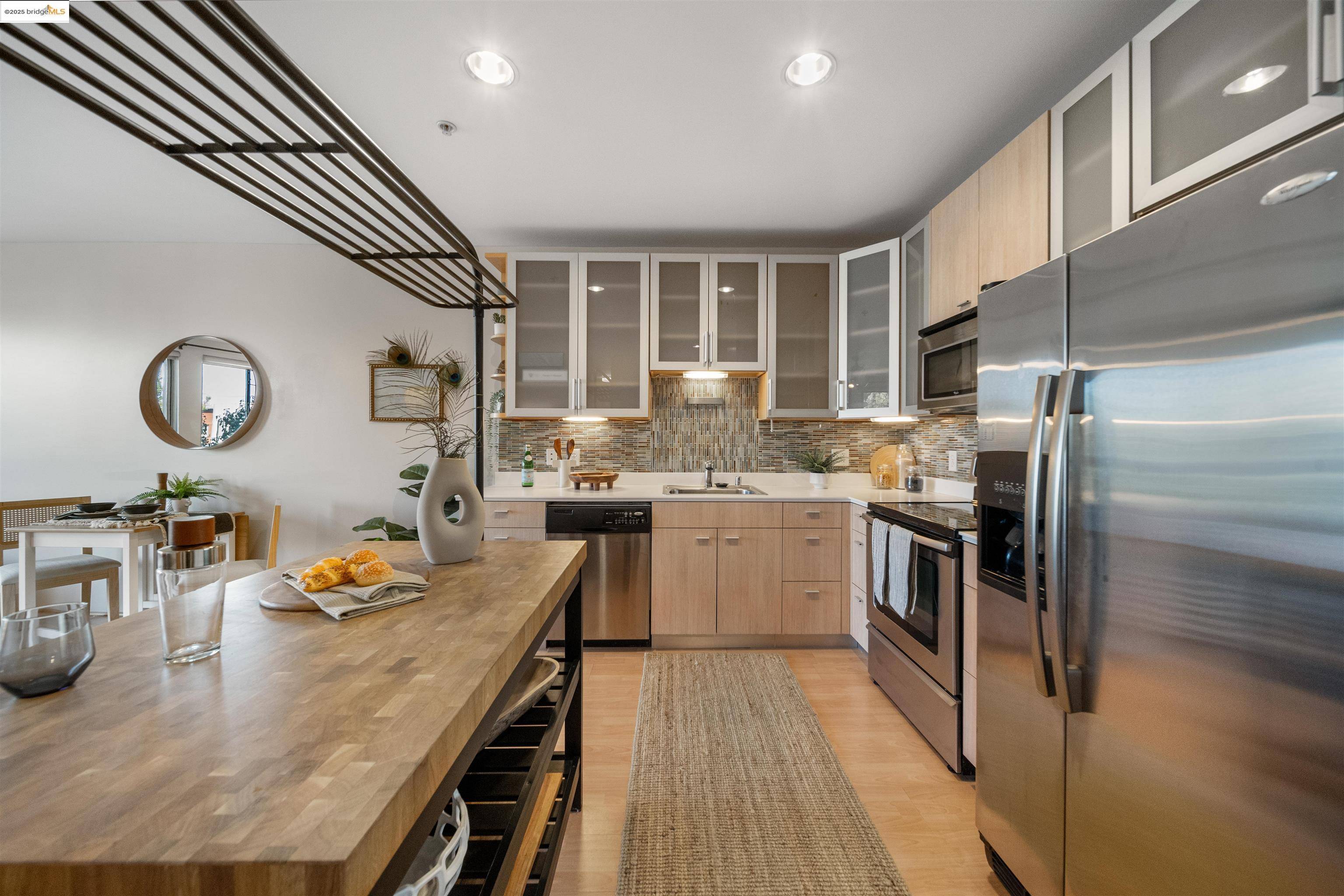 Oakland, CA 94607,1201 Pine St #363