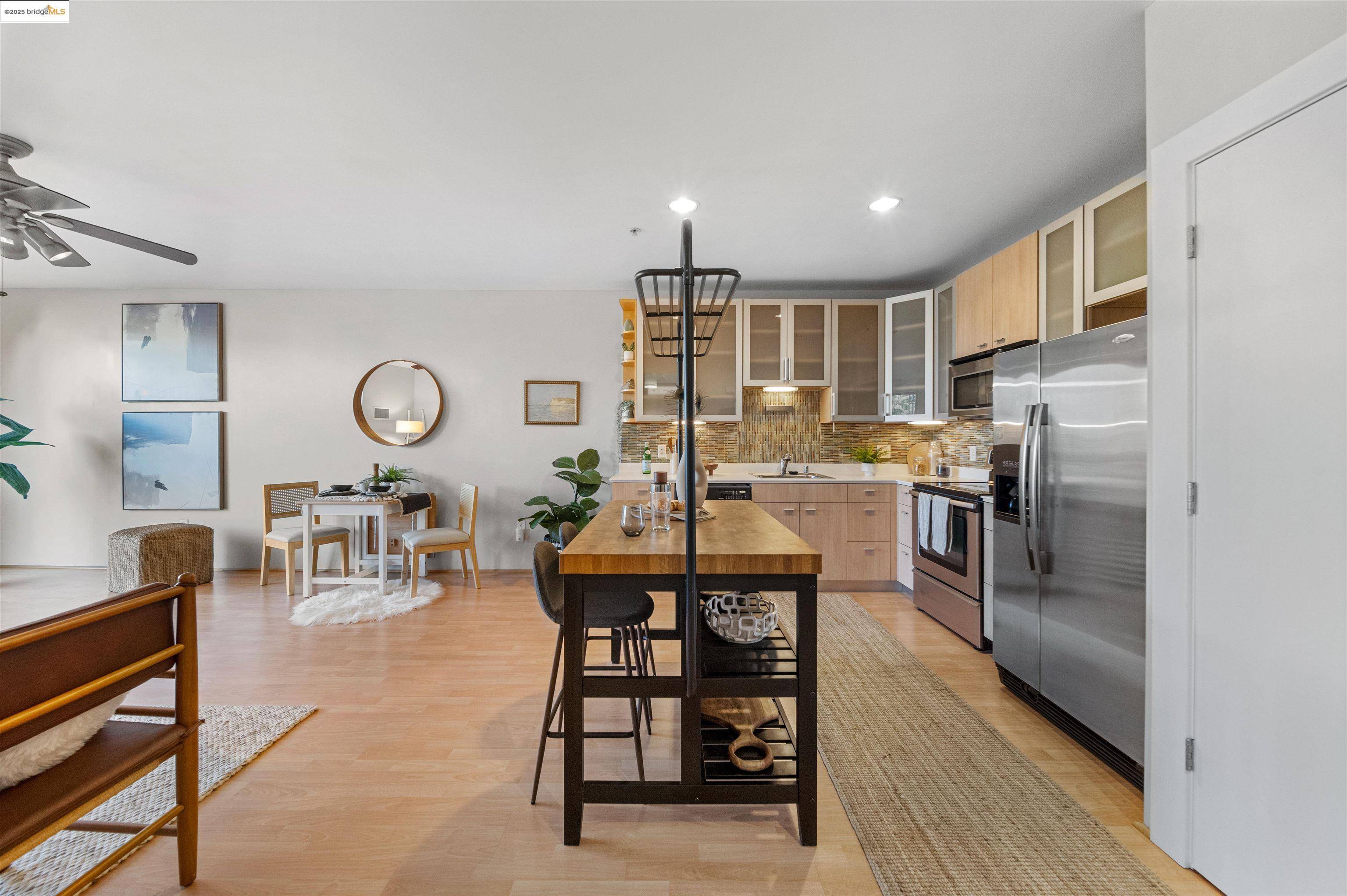 Oakland, CA 94607,1201 Pine St #363