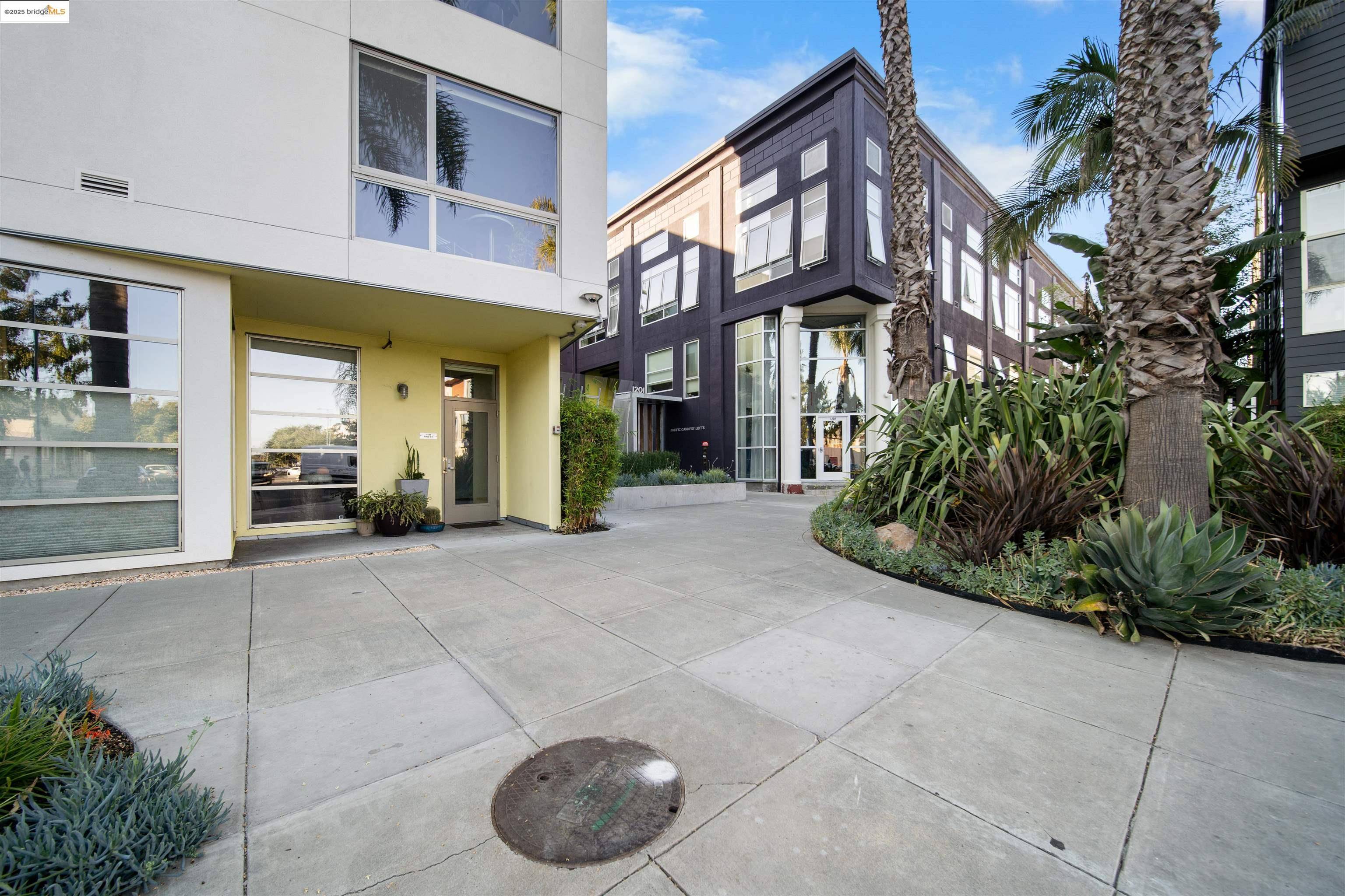 Oakland, CA 94607,1201 Pine St #363