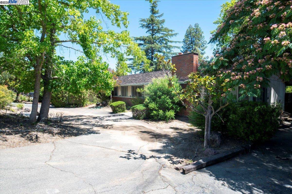 Alamo, CA 94507,196 Crest Ave